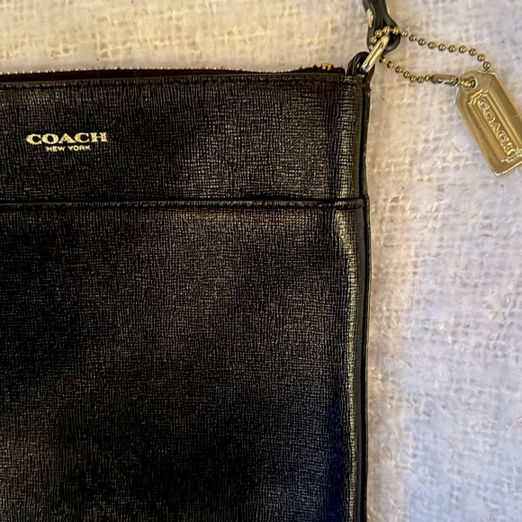 COACH CROSS BODY BAG. Like New. - Picture 2 of 7